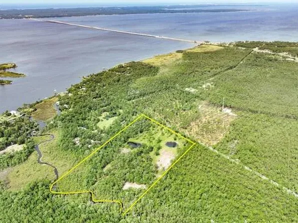 Fluffy Landing Rd, Freeport, FL 32439