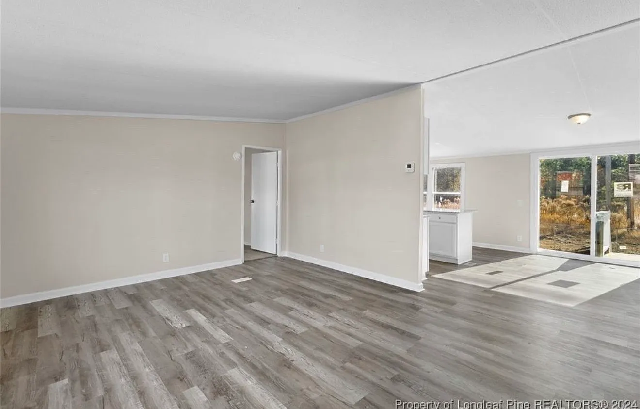 4 bed, 1976 sqft, $2,000 — Photo 4