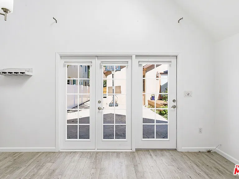 8424 W 4th St — Photo 5