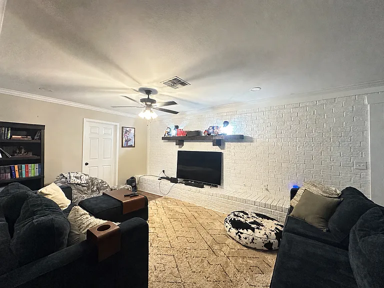 3125 Lake Hills Dr — Photo 3