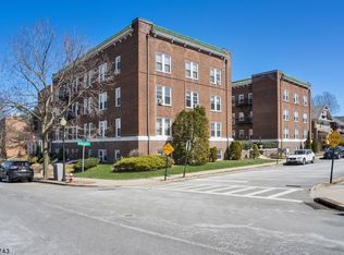 6 Altamont Ct APT 24, Morristown, NJ 07960