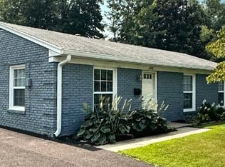 6700 Green Meadow Ct, Woodlawn Park, KY 40207