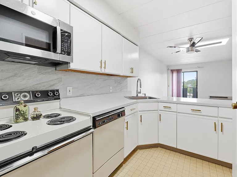5 Linden St #6I — Photo 10