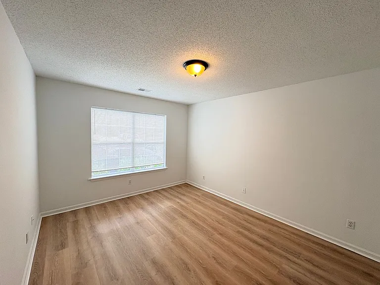 390 Gardners Cir — Photo 7
