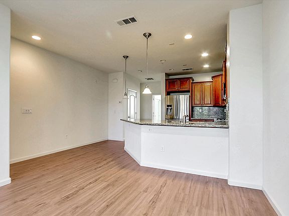 4th image of 1581 Shore Pl Unit 2