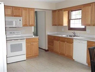 5th image of 2948 Meadow Ln