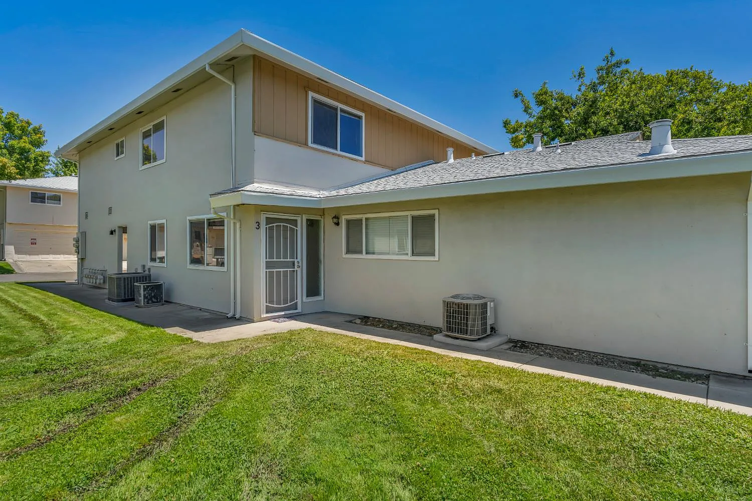 2 bed, 840 sqft, $1,595 — Photo 1