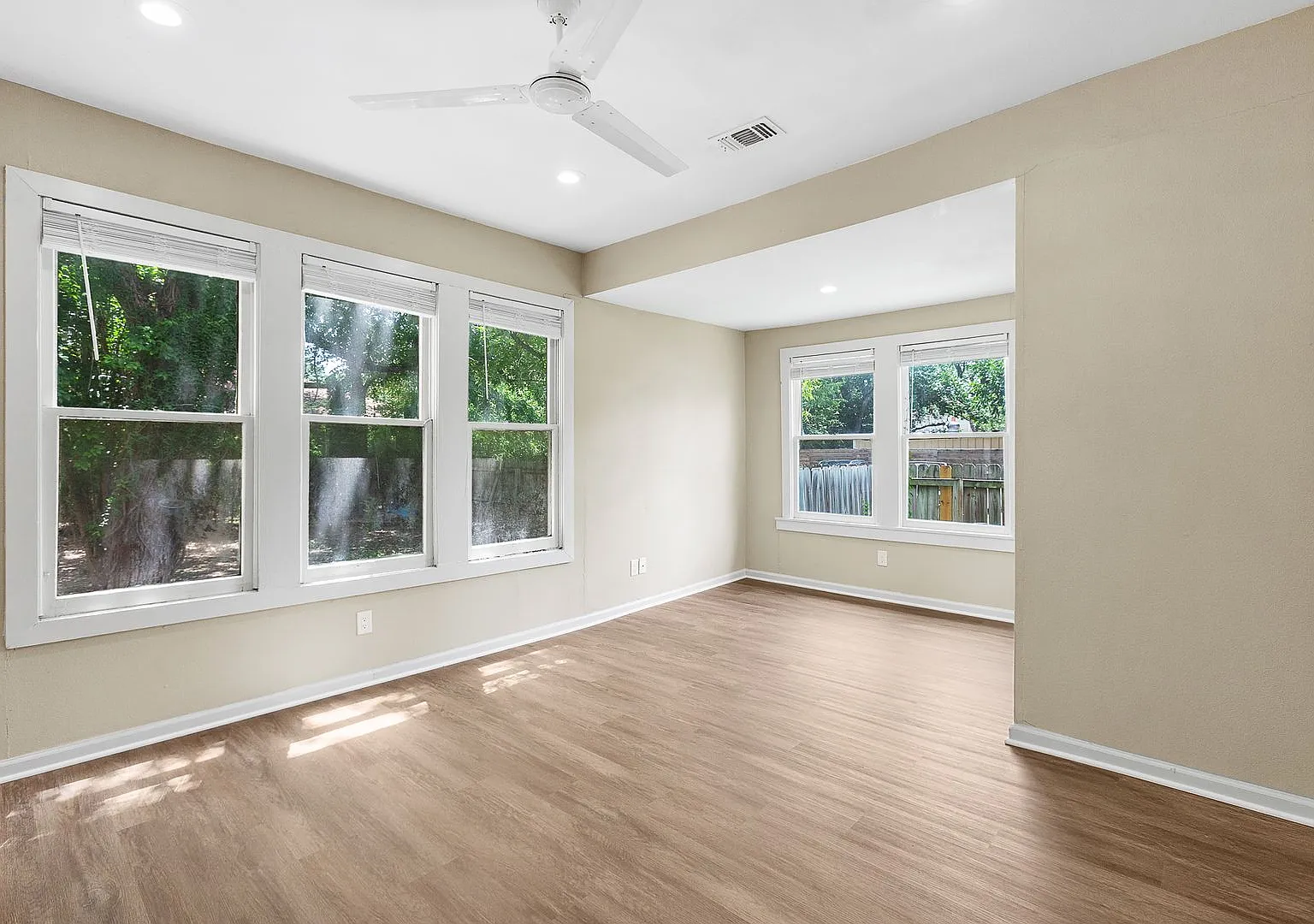 333 W Hutchison - Live, Work, Play! — Photo 4