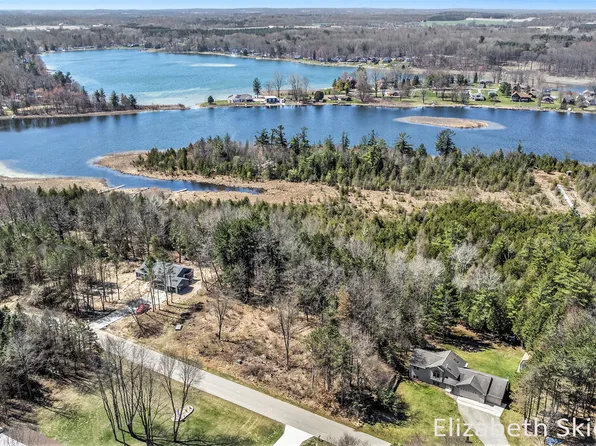 13060 Spruceridge Rd, Gowen, MI 49326