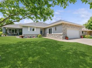 300 Valley View Dr SE, Willmar, MN 56201