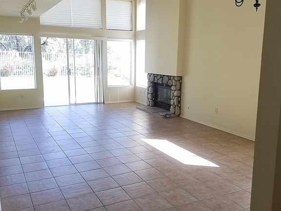 Vaulted ceiling, gas fire place