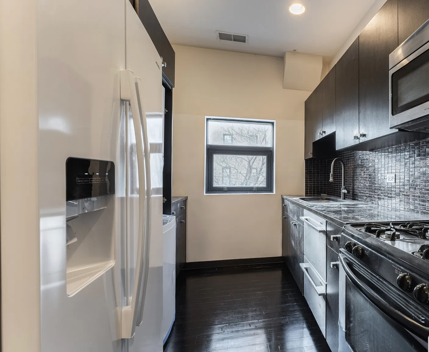 1 bed, 1.0 bath, 800 sqft, $2,200 — Photo 2