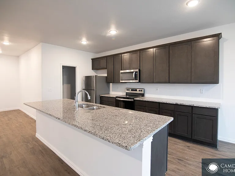 2336 Brandon St — Photo 15