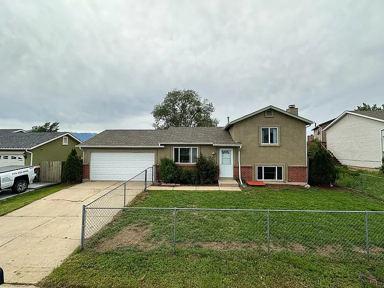 2020 Farnsworth Dr — Photo 1