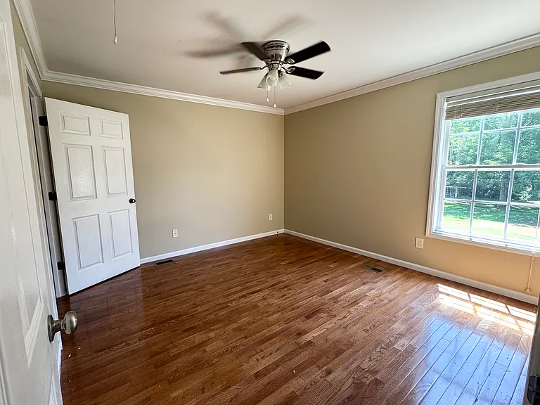 1052 Brownsboro Rd — Photo 7