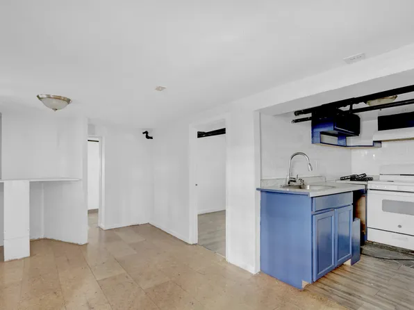 22-17 Collier Avenue image 11 of 20