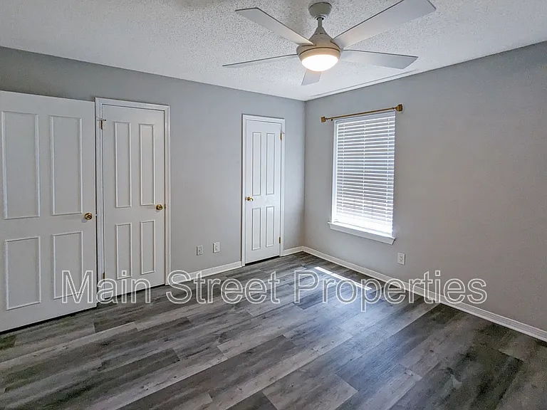 1313 Foxborough Dr — Photo 14