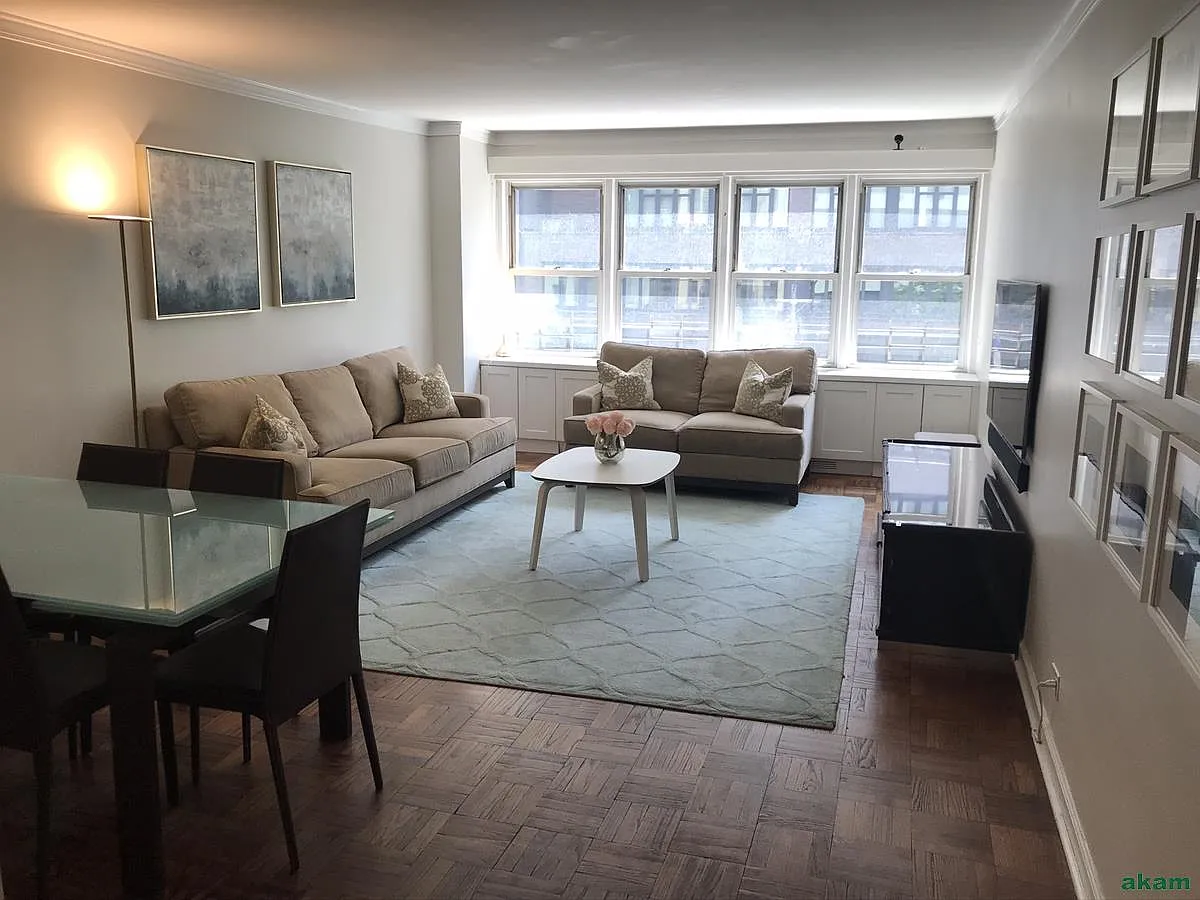 155 E 38th St APT 3D photo 1