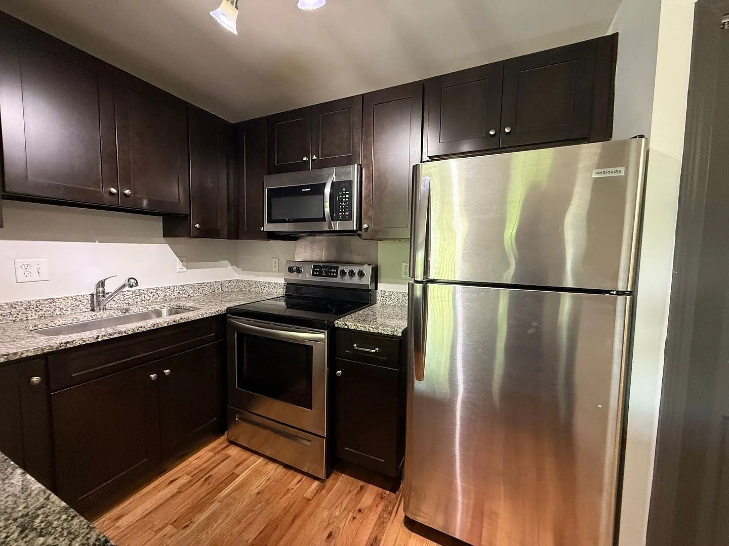 The Ridgewood Apartments in Woodbine - Remodeled Units - Gated Access - Convenient - Ample Parkin... — Photo 4