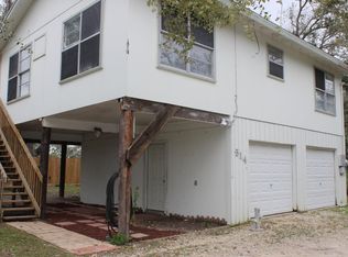 514 N 4th St, Fulton, TX 78358