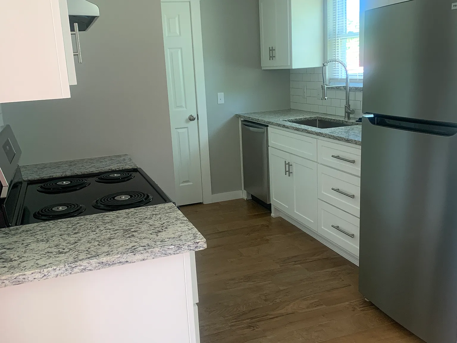 2 bed, 850 sqft, $995 — Photo 3