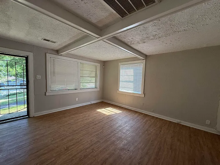516 Magnolia St — Photo 1