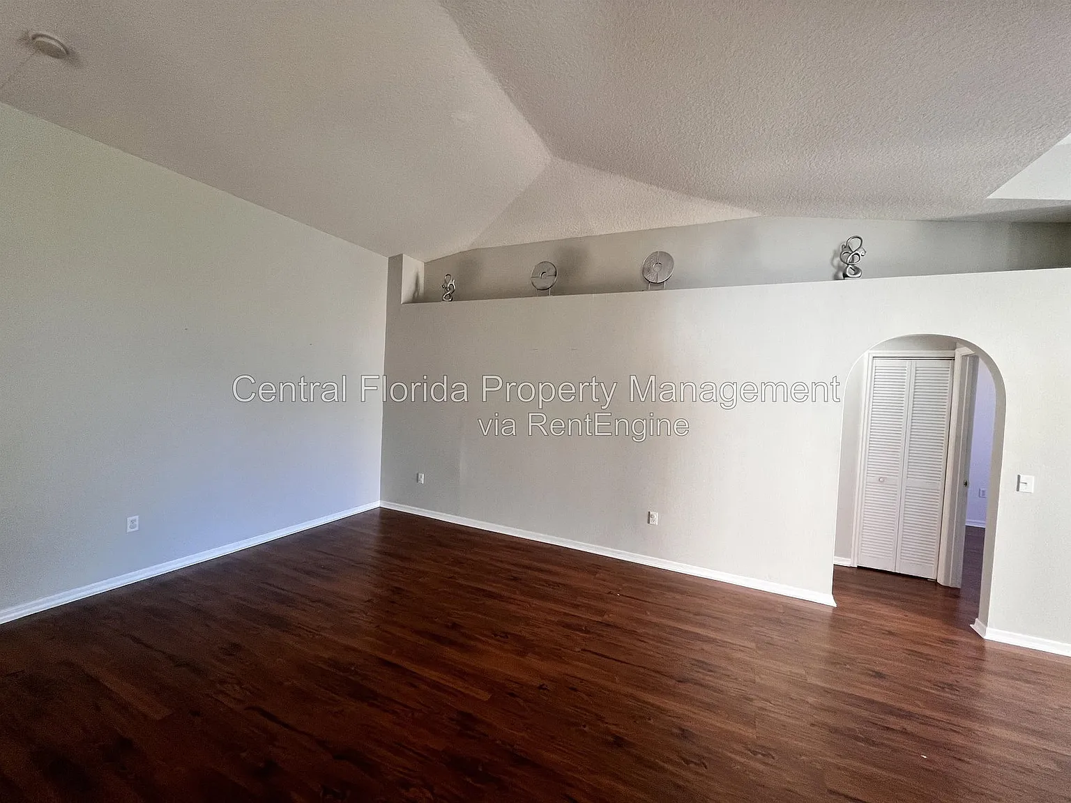 3 bed, 2.0 bath, 1636 sqft, $1,899 — Photo 3