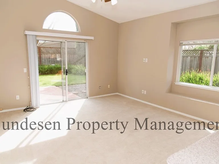 806 Wine Ct — Photo 7