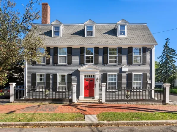 393 Essex St, Salem, MA 01970