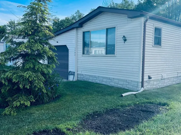 1792 Meadowlark Ln, Smiths Creek, MI 48074