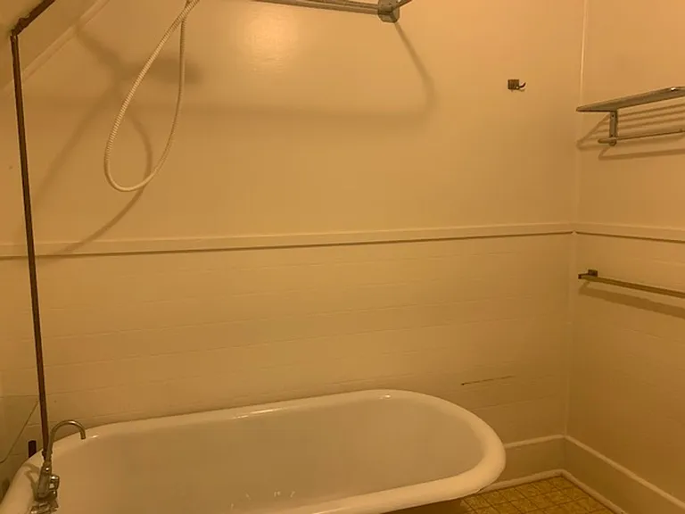 1635 Sherburne Ave — Photo 11