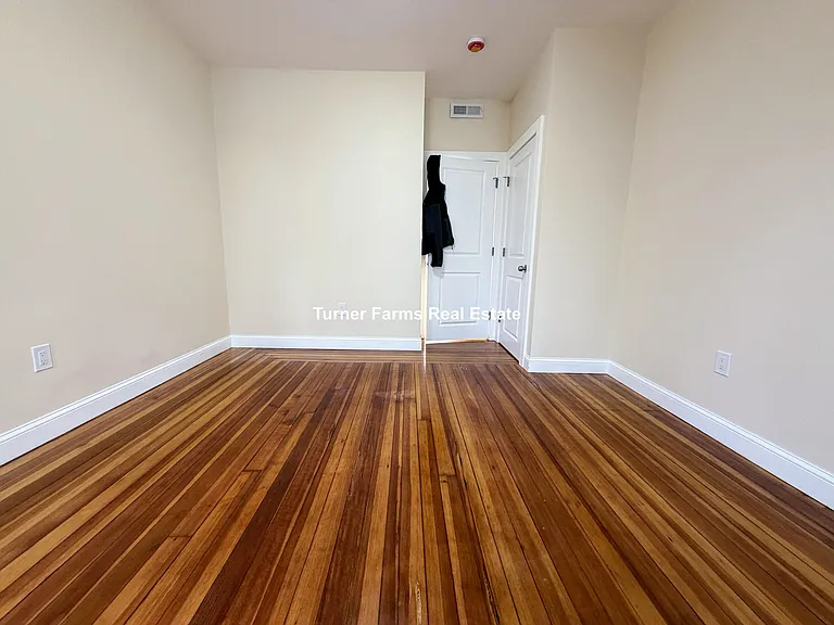 7 Lowell Cir #1R — Photo 20