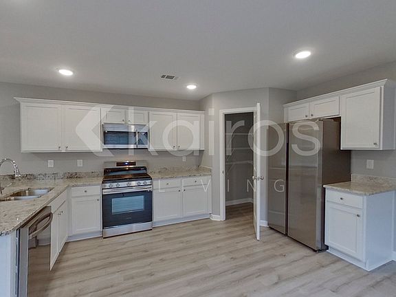 5th image of 394 Angela St