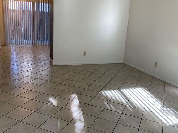 3rd image of 4440 Rosebud Ln APT B