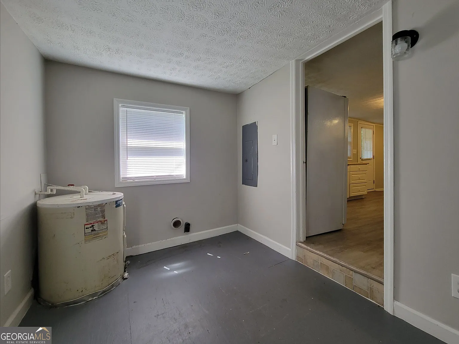 3 bed, 1.0 bath, $1,395 — Photo 4