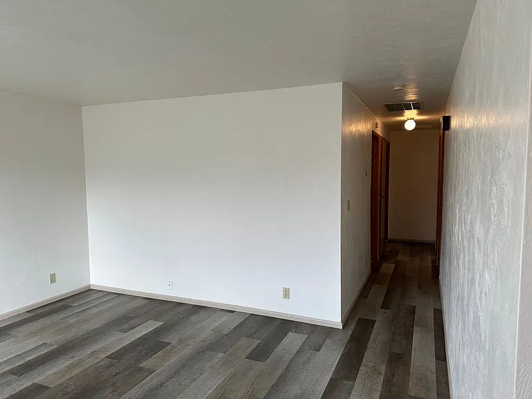 403 S 37th Pl — Photo 8