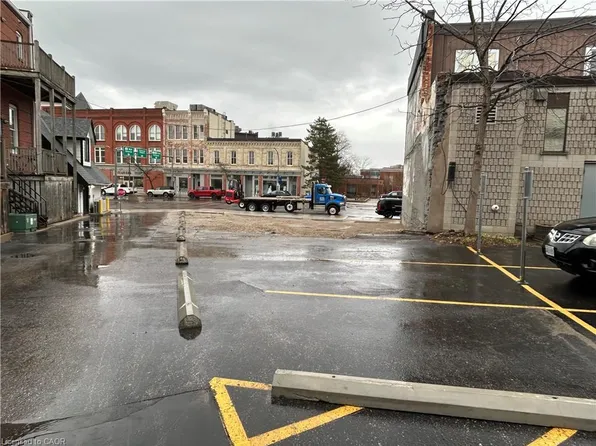 28 Erie St #20, Stratford, ON N5A 2M4