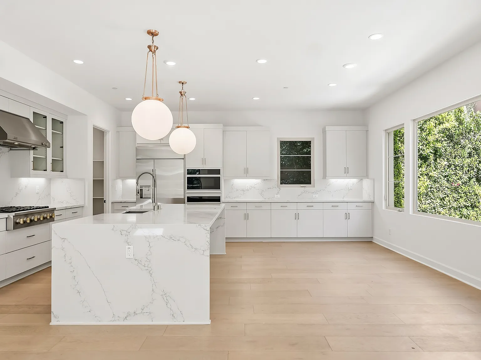 4 bed, 4.5 bath, 3375 sqft, $9,000 — Photo 4