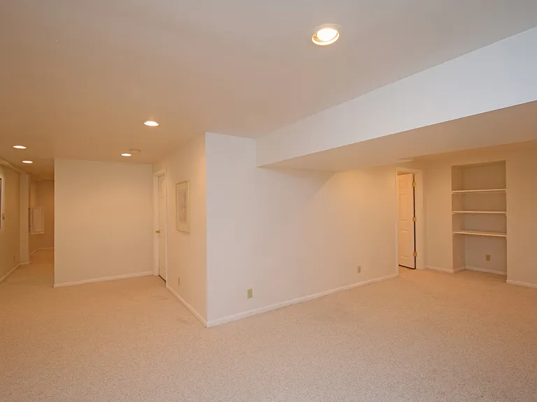 6169 Hillsdale Ln — Photo 18