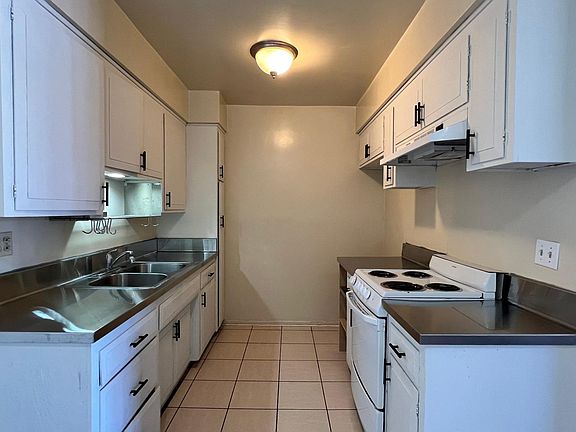 4th image of 3250 Del Mar Ave #3