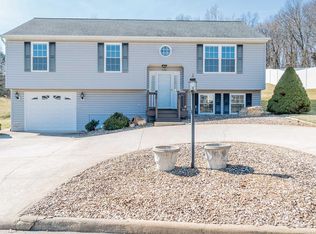 406 Lancelot Ln, Staunton, VA 24401