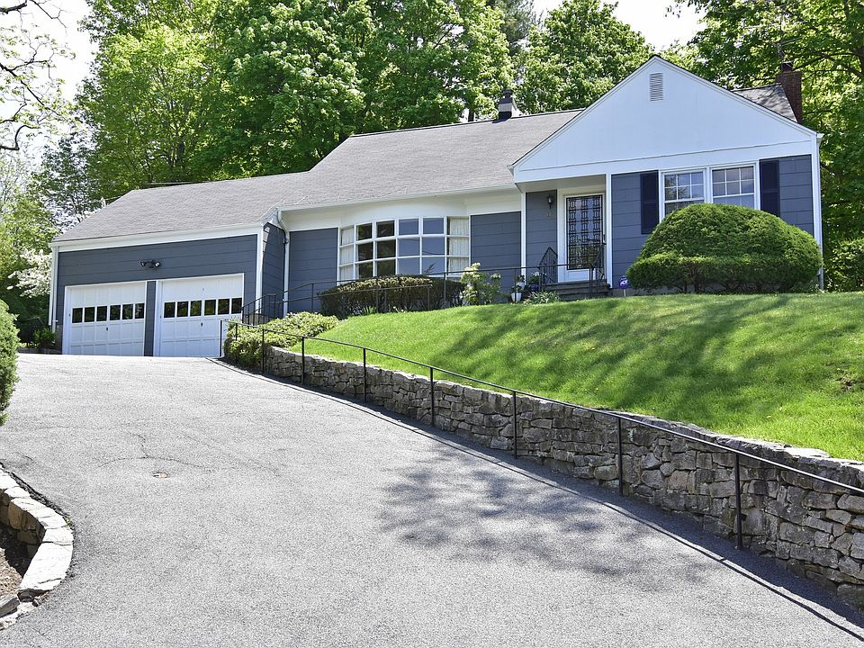 1st image of 14 Amherst Dr