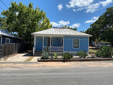 305 Hale St Fredericksburg Tx 78624 Zillow