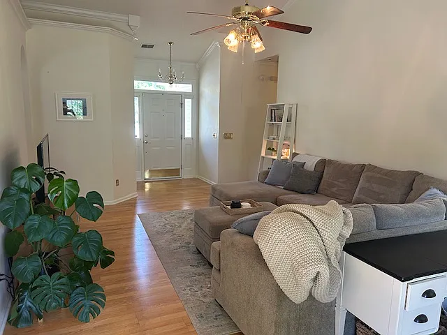 135 Revolution Dr — Photo 6