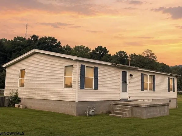 46 Wall St, Albright, WV 26519