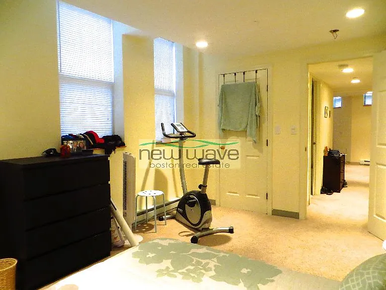 102 Queensberry St #A — Photo 9