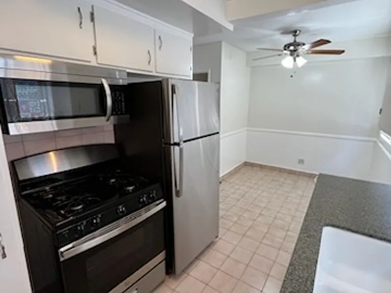 10219 Woodworth Ave — Photo 2