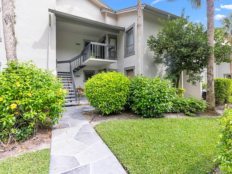 11397 Pond View Dr #E202 — Photo 30