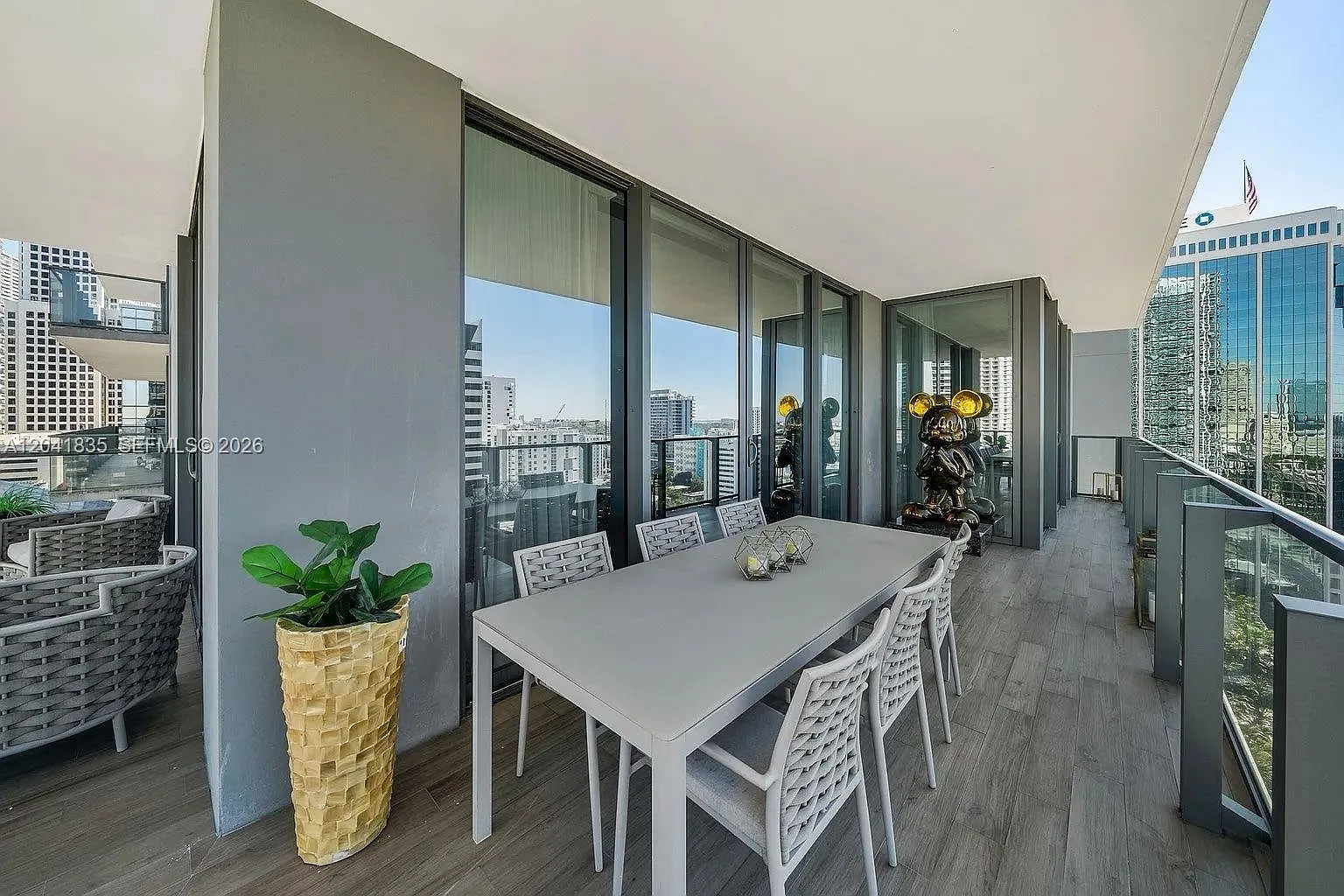 Rise Condo — Photo 1