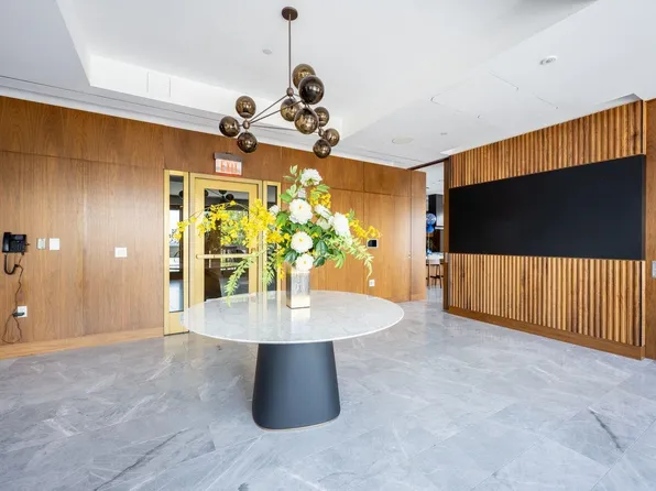 75 Park Lane South image 27 of 50